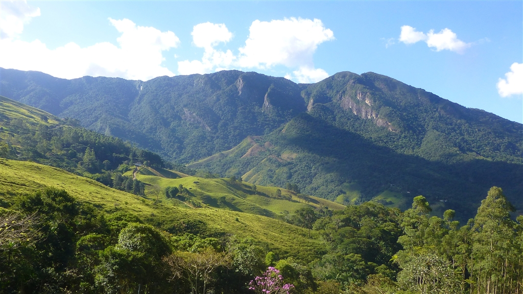 Vista do Vale do Paraíba em Guaratinguetá (SP), com a Serra da Mantiqueira ao fundo
