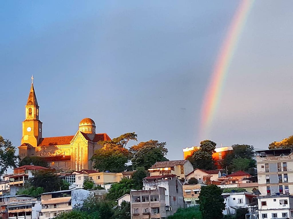 Vista de pequena cidade na Zona da Mata mineira