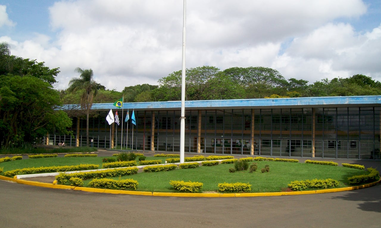 É uma imagem do post com o título Concurso UNESP Assis SP abre 1 vaga para professor titular Educação