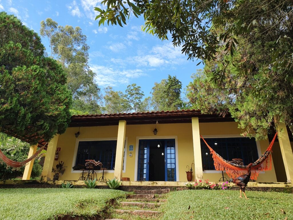 Paisagem em área de turismo com clima de interior, remetendo à Estância Turística de São Roque