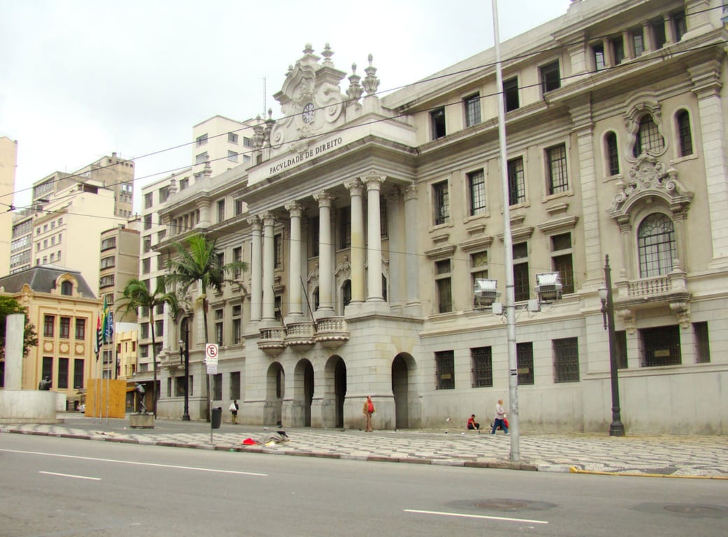 Fachada histórica da Faculdade de Direito da USP no Largo São Francisco