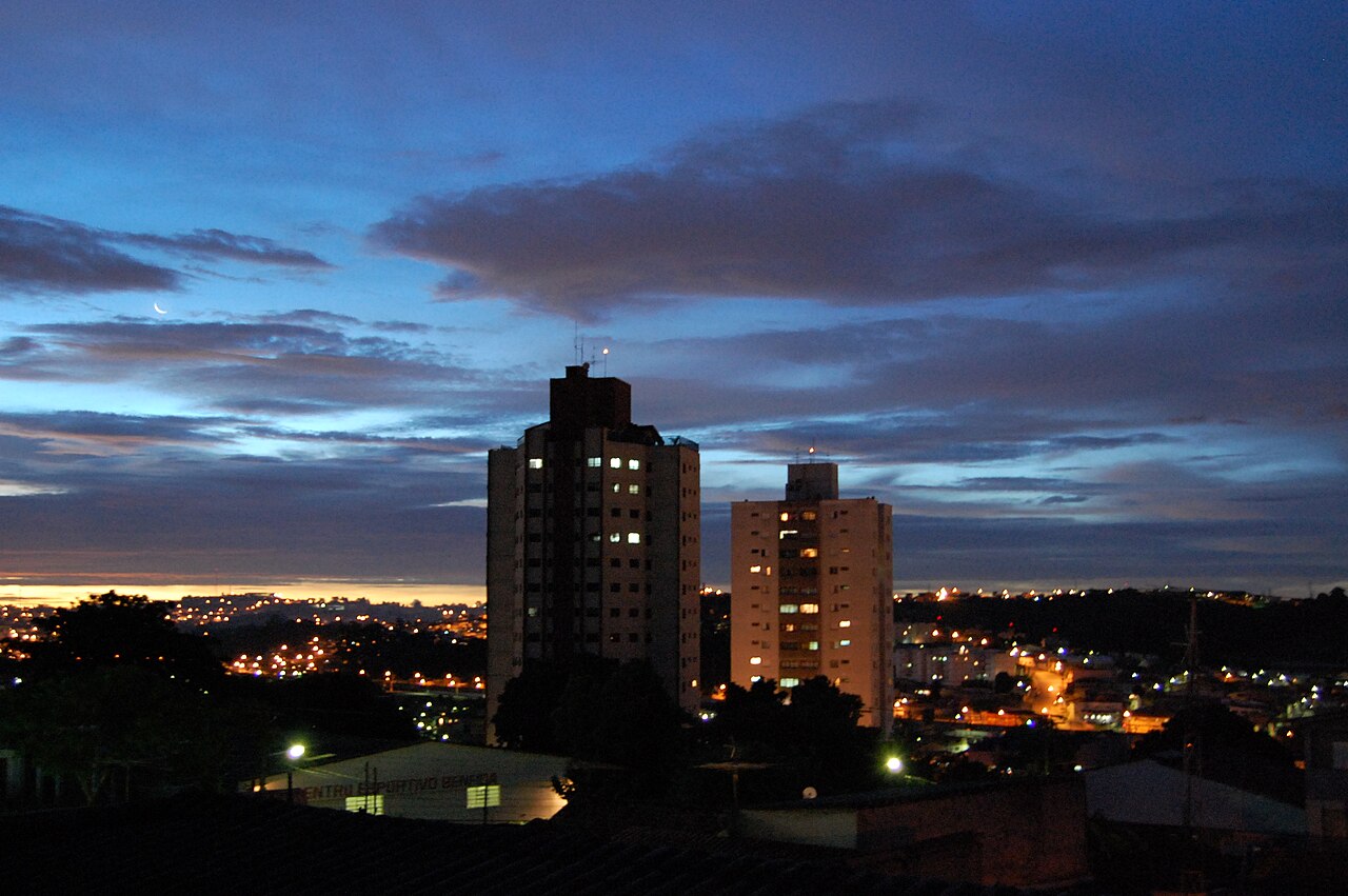 Vista aérea de Lençóis Paulista SP ao entardecer