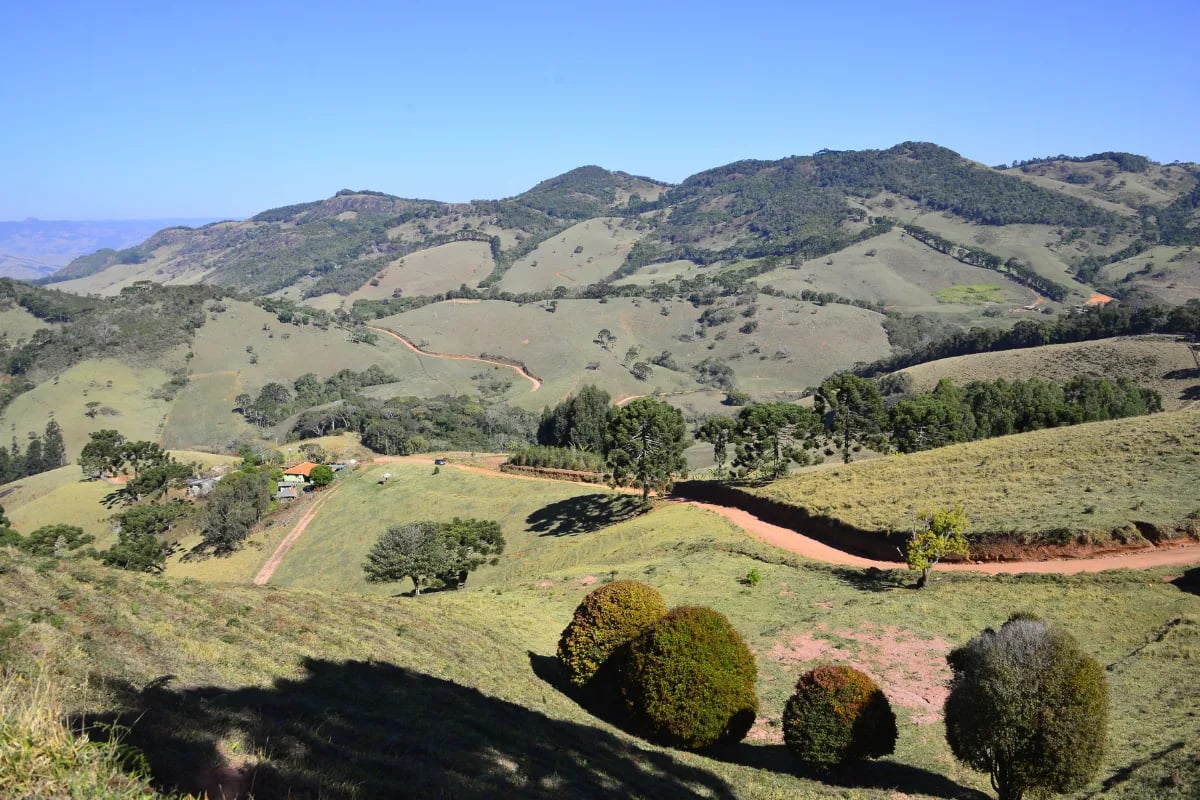 Serra da Mantiqueira ao entardecer, em Minas Gerais