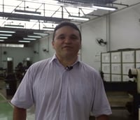 Ambiente de laboratório técnico usado em aulas práticas de Mecânica em institutos federais.