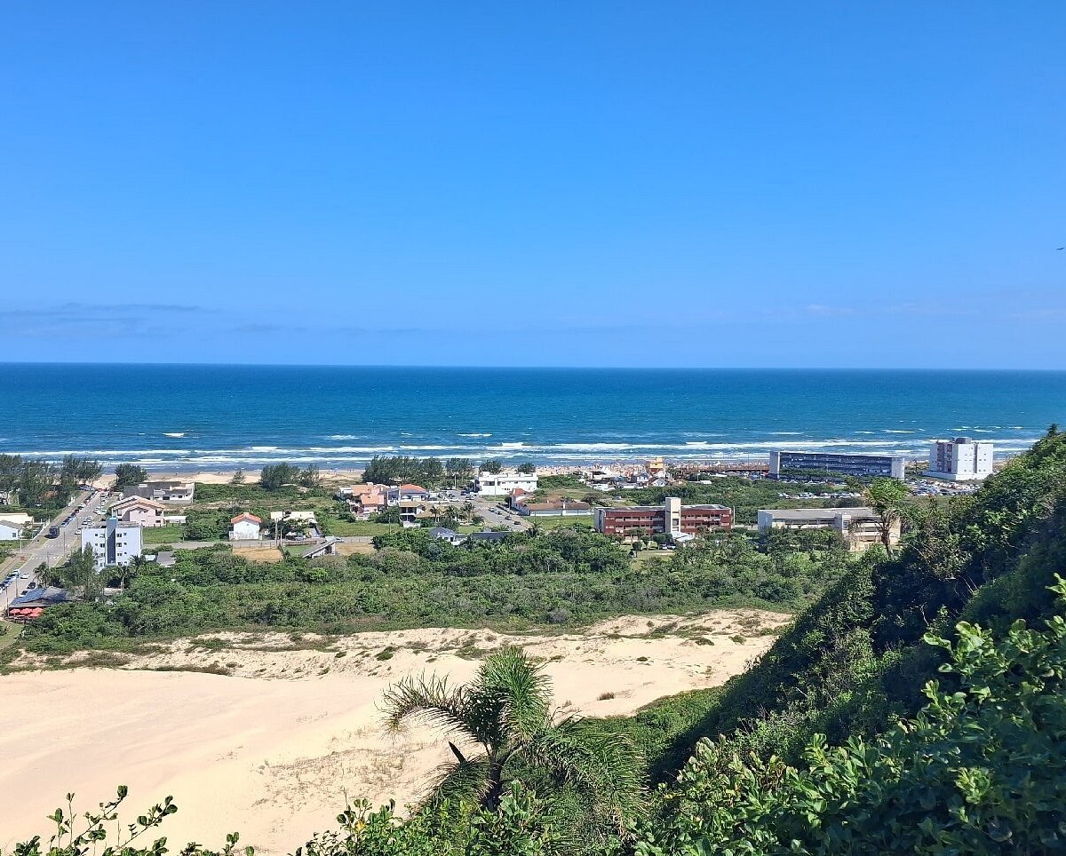 Vista do litoral no Morro dos Conventos, em Araranguá SC