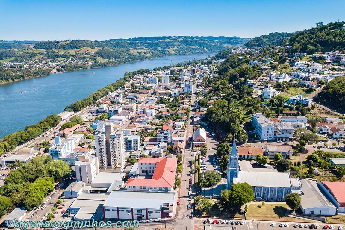 Centro urbano e prédio público em Itapiranga SC
