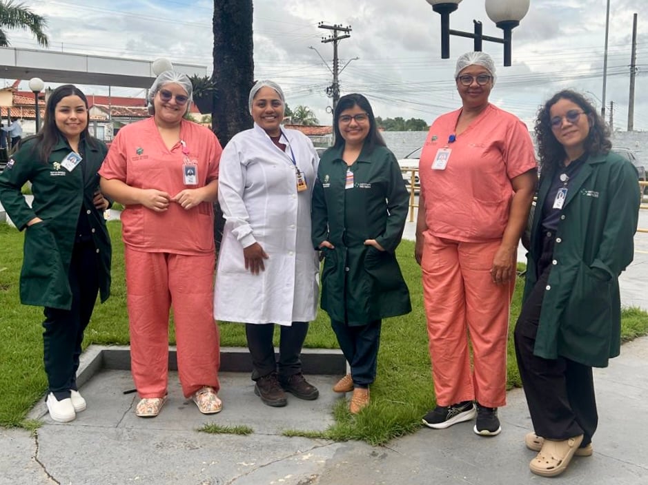 Profissionais de saúde representando a força de trabalho do SUS.