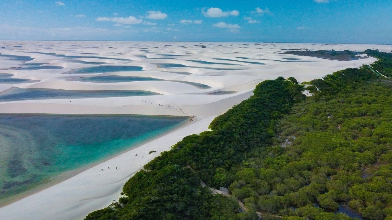 Dunas e lagoas do Parque Nacional dos Lençóis Maranhenses em Barreirinhas MA