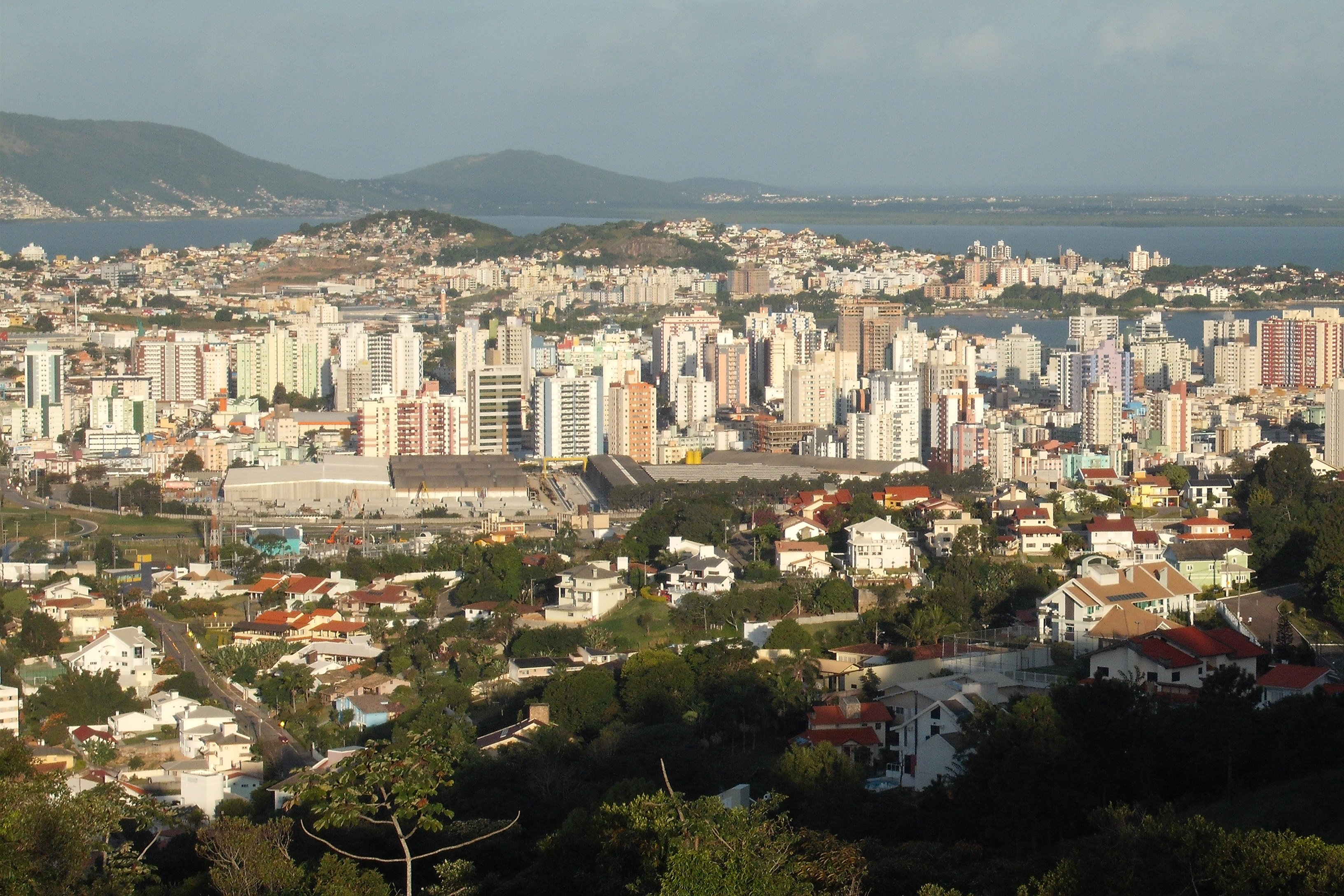 Praça São Francisco e Igreja Matriz São José, em Curitibanos SC