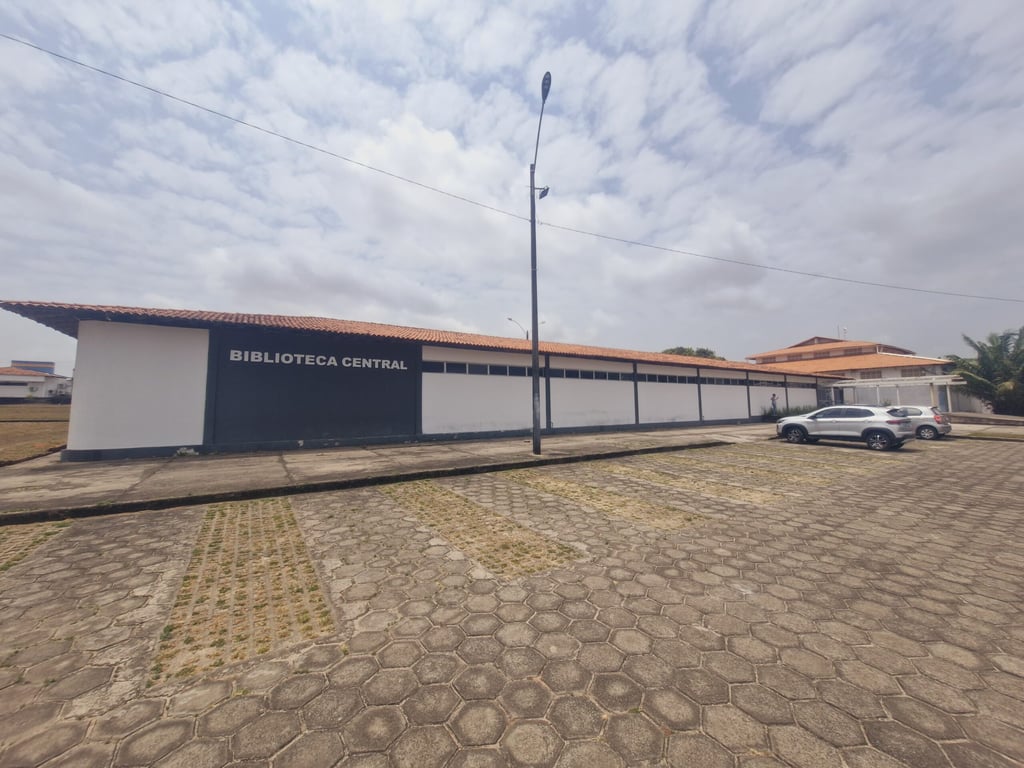 Fachada da Biblioteca Central no campus da UEMA