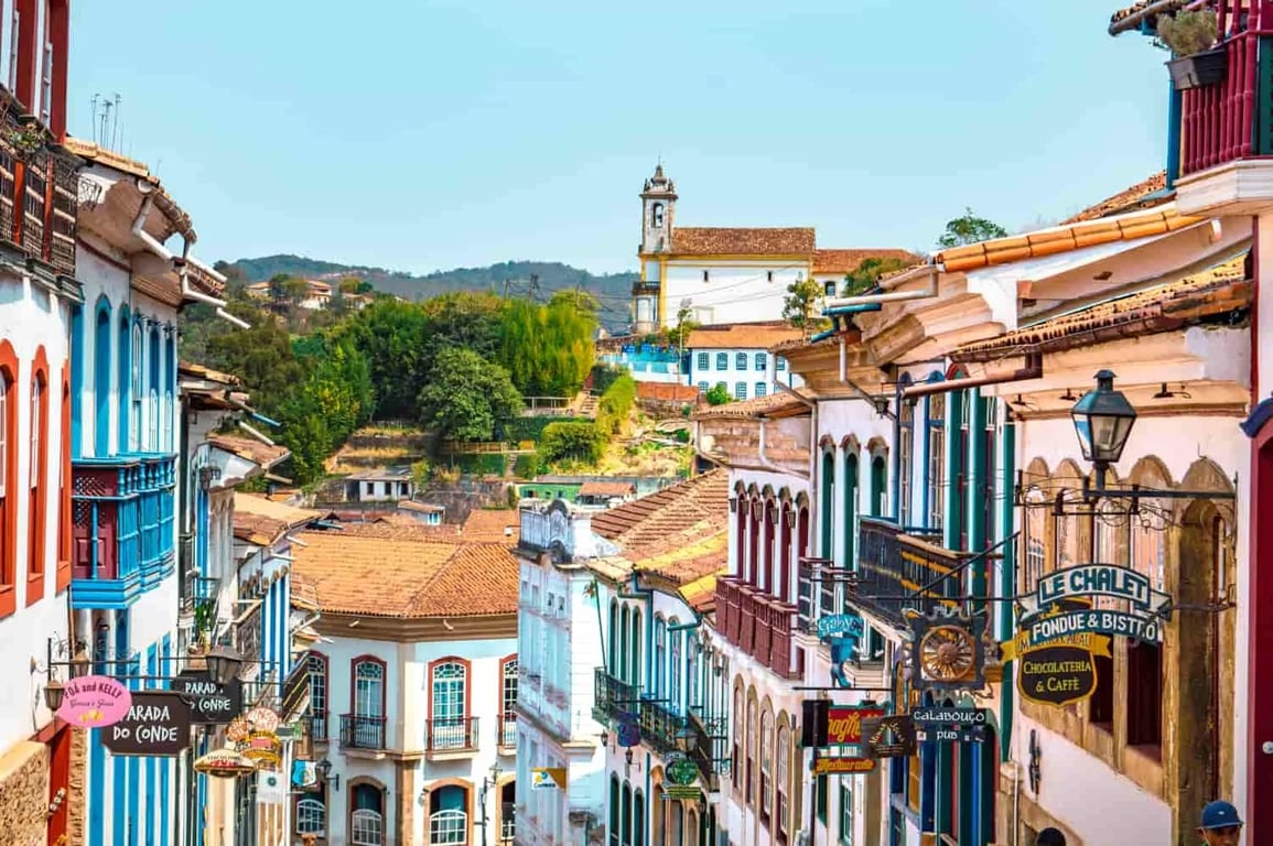 É uma imagem do post com o título Universidade Federal de Ouro Preto abre processo seletivo com 1 vaga para professor