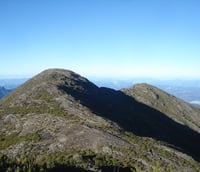 Paisagem de montanhas na região do Caparaó, em Dores do Rio Preto