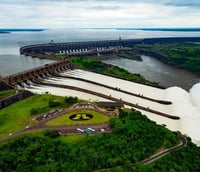 Vista panorâmica da Usina Hidrelétrica de Itaipu, símbolo de integração regional na fronteira onde está Foz do Iguaçu PR, sede da UNILA.