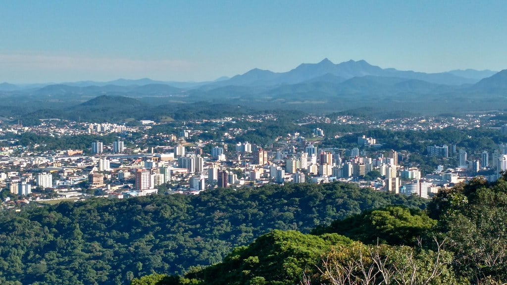 Panorama urbano em Santa Catarina