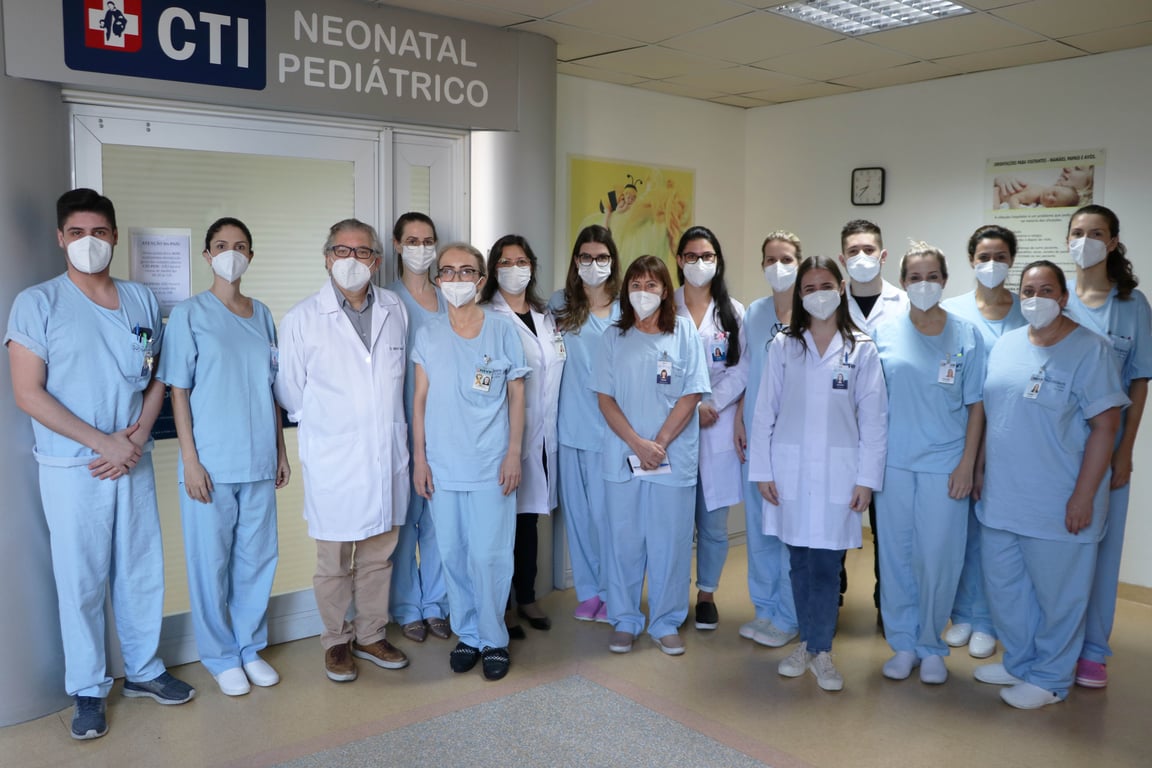 Profissionais da saúde em ambiente hospitalar, em alusão às vagas da Secretaria de Saúde