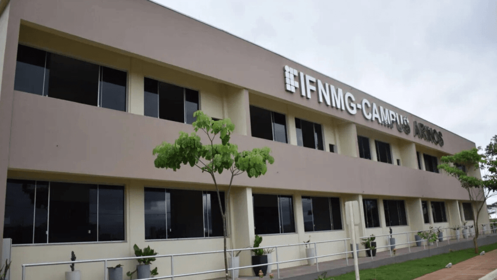 Fachada do IFNMG Campus Salinas