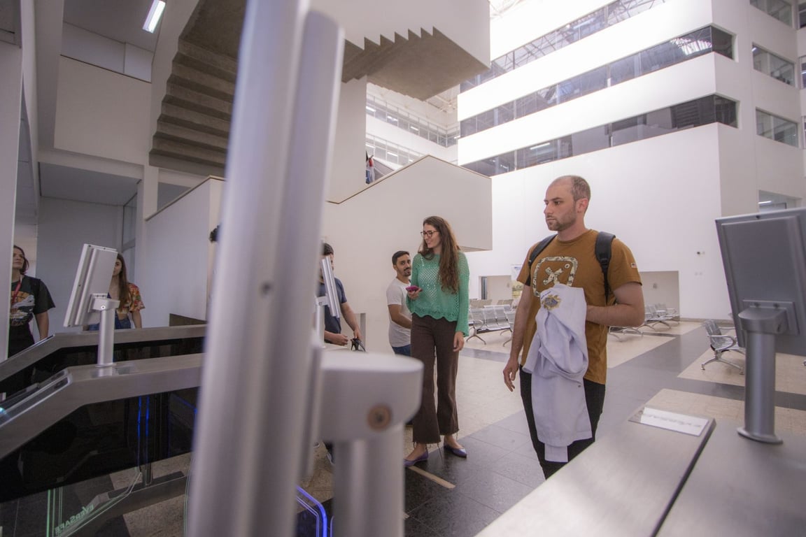Ambiente interno de hospital universitário