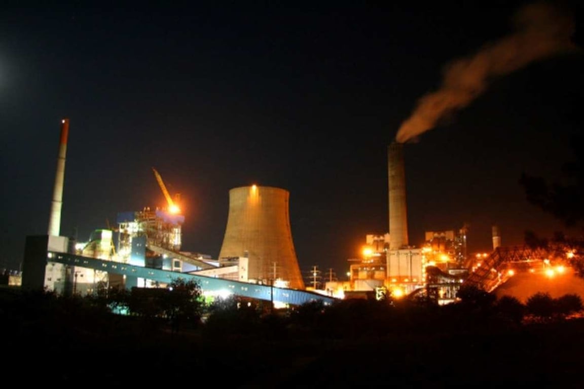 Complexo Termelétrico Jorge Lacerda à noite