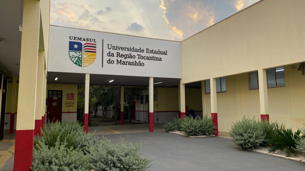 Fachada do campus da UEMASUL em Imperatriz MA