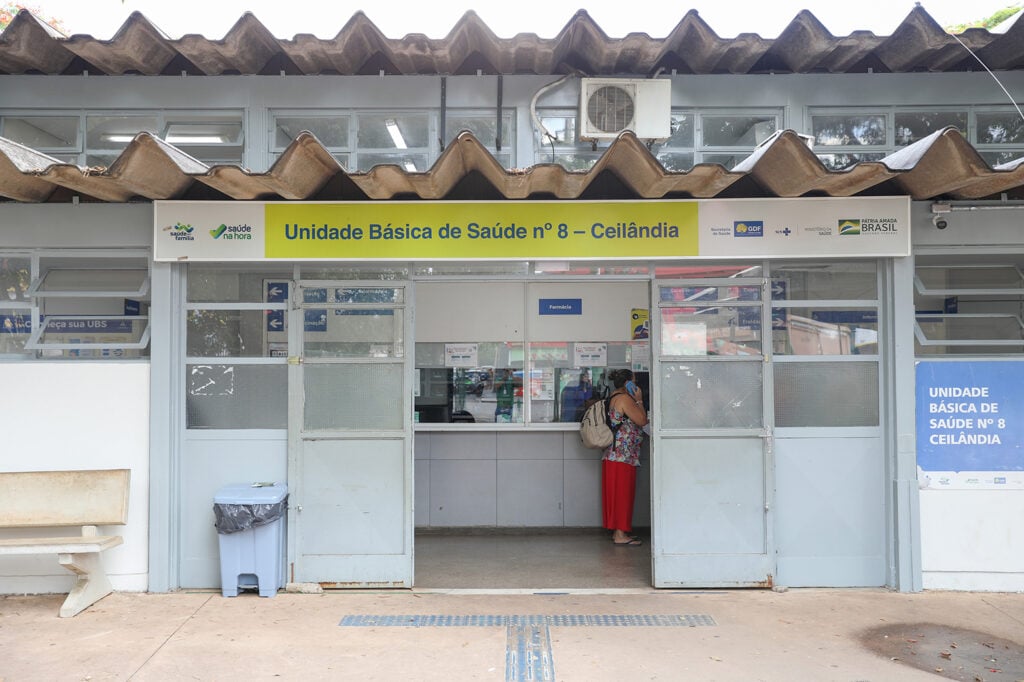 Entrada de uma Unidade Básica de Saúde no Brasil