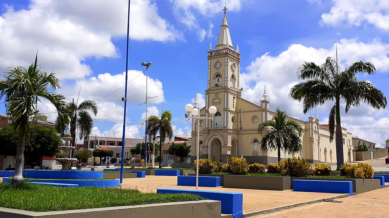 Praça central e igreja em cidade do interior do RN (imagem ilustrativa)