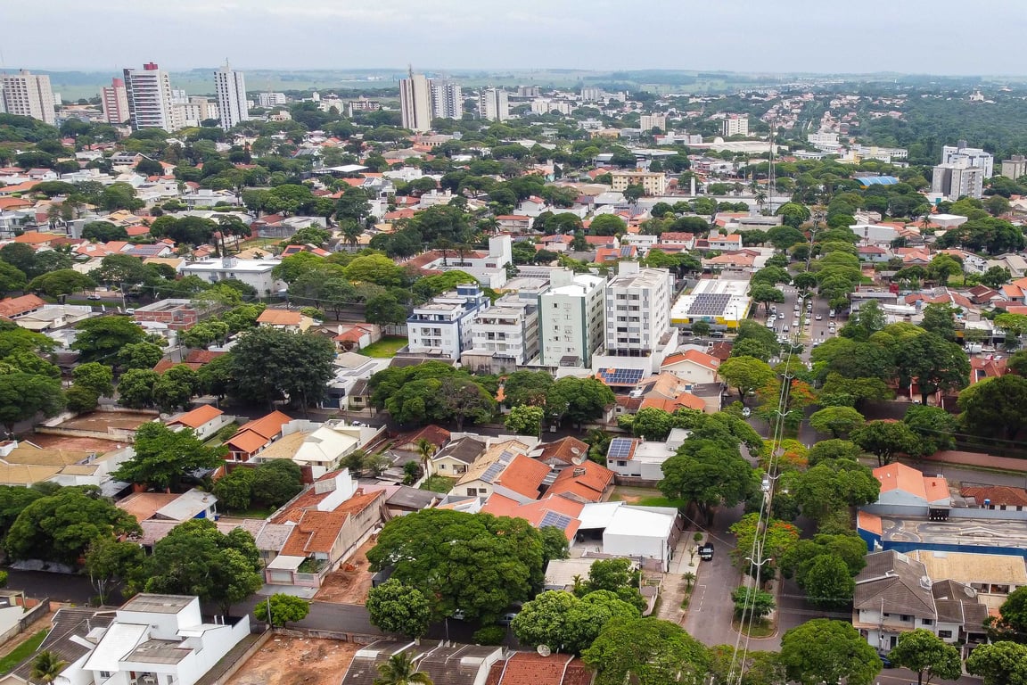 Vista aérea de Cianorte PR, com áreas urbanas e cinturão verde.