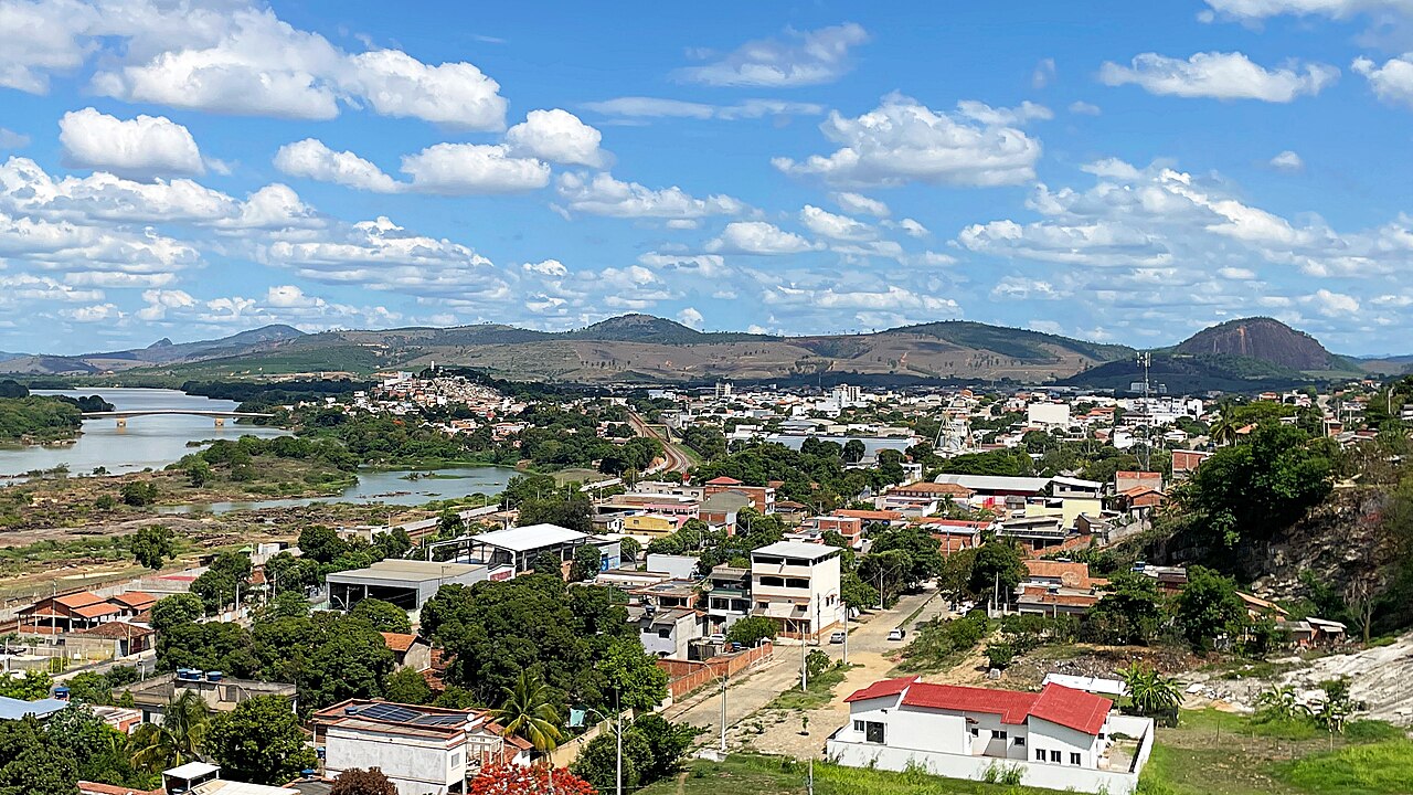 Vista panorâmica de Irupi ES, com montanhas ao fundo