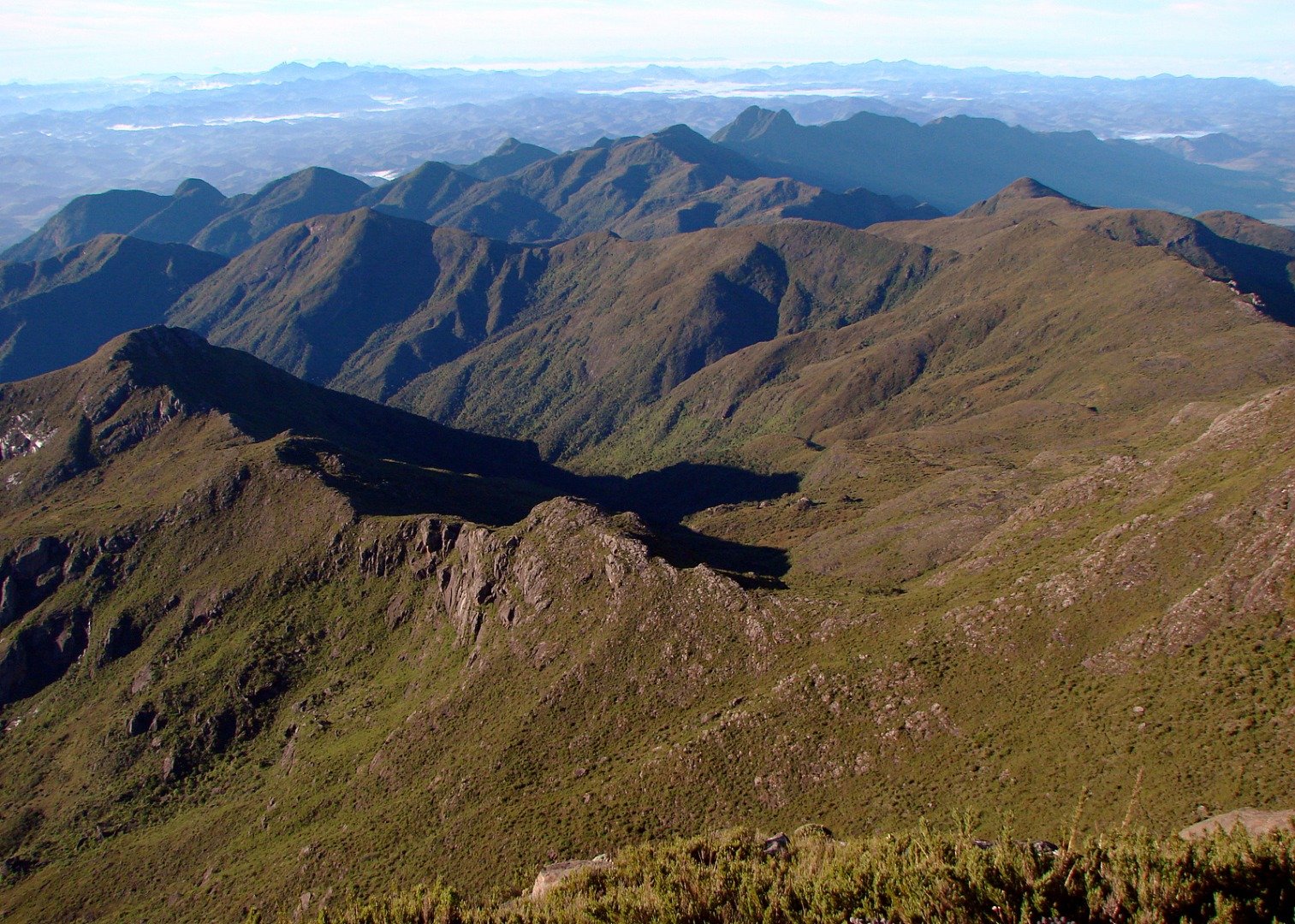 Montanhas da Serra do Mar cobertas de Mata Atlântica