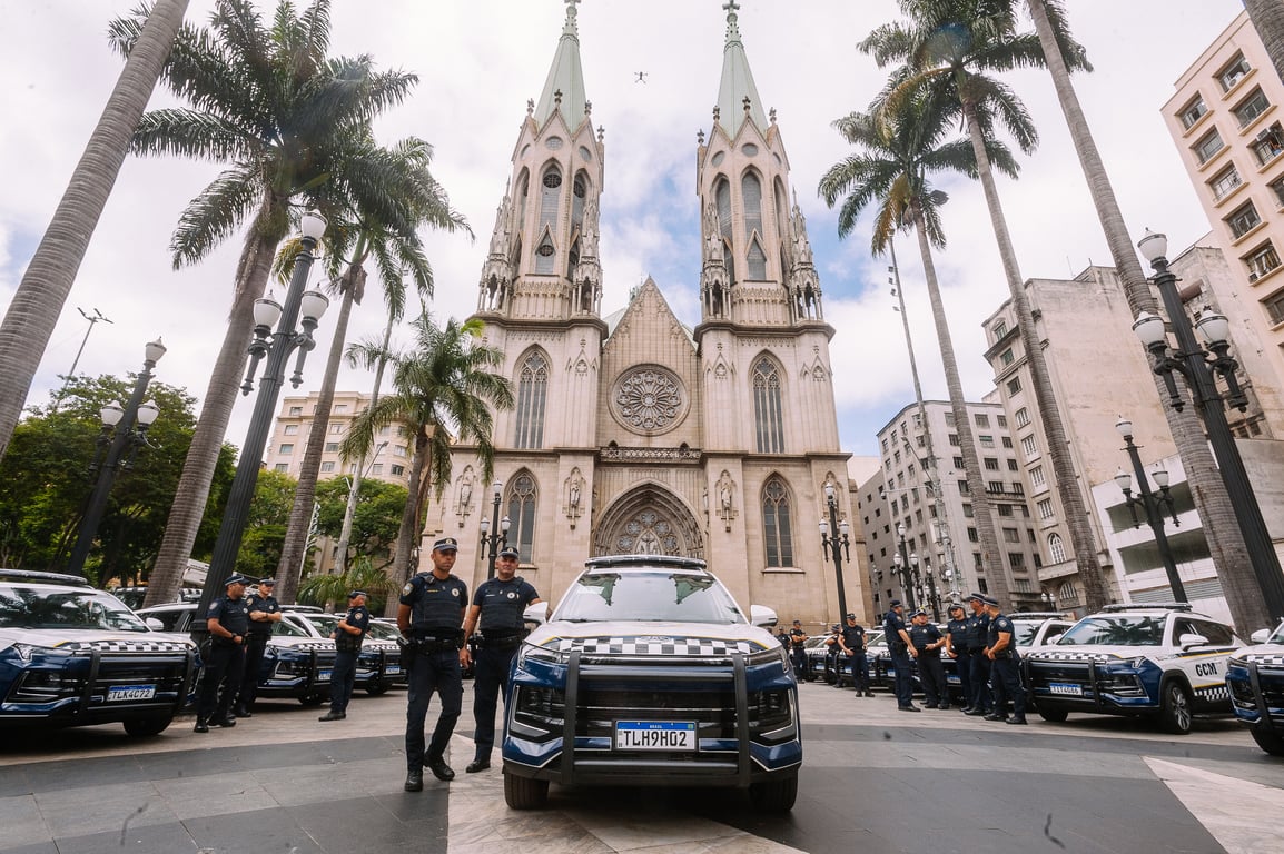 Viatura e efetivo da GCM em patrulhamento no centro histórico de São Paulo