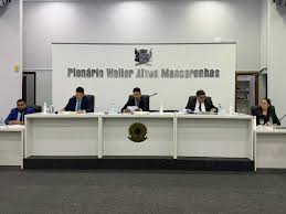 Plenário de uma câmara municipal brasileira durante sessão ordinária