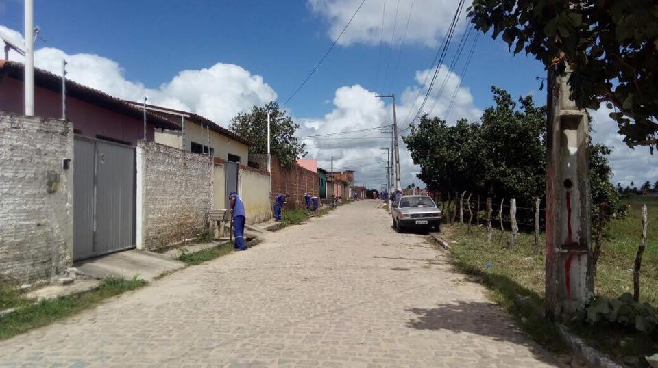 Centro de Goianinha RN em dia ensolarado, com cenário urbano e céu azul