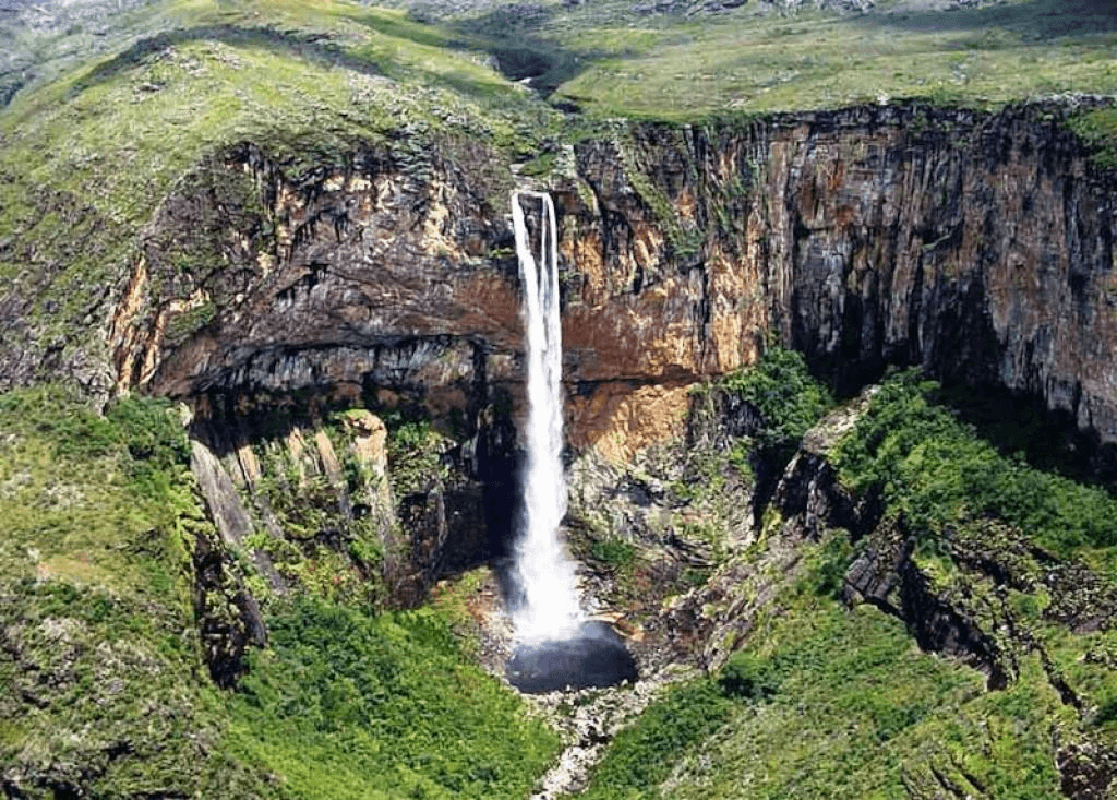 Cachoeira do Tabuleiro, cartão-postal de Conceição do Mato Dentro MG