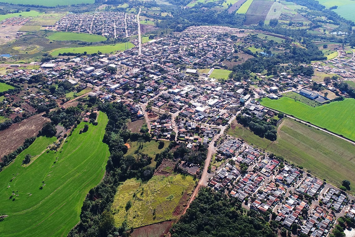 É uma imagem do post com o título Concurso Prefeitura de Altônia PR abre 44 vagas com salários de até R$6.024