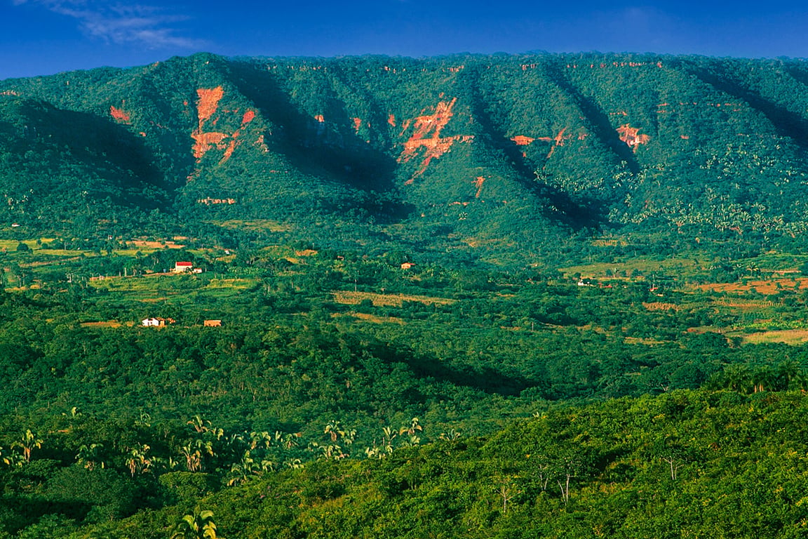Chapada do Araripe no Cariri cearense, luz dourada no fim de tarde