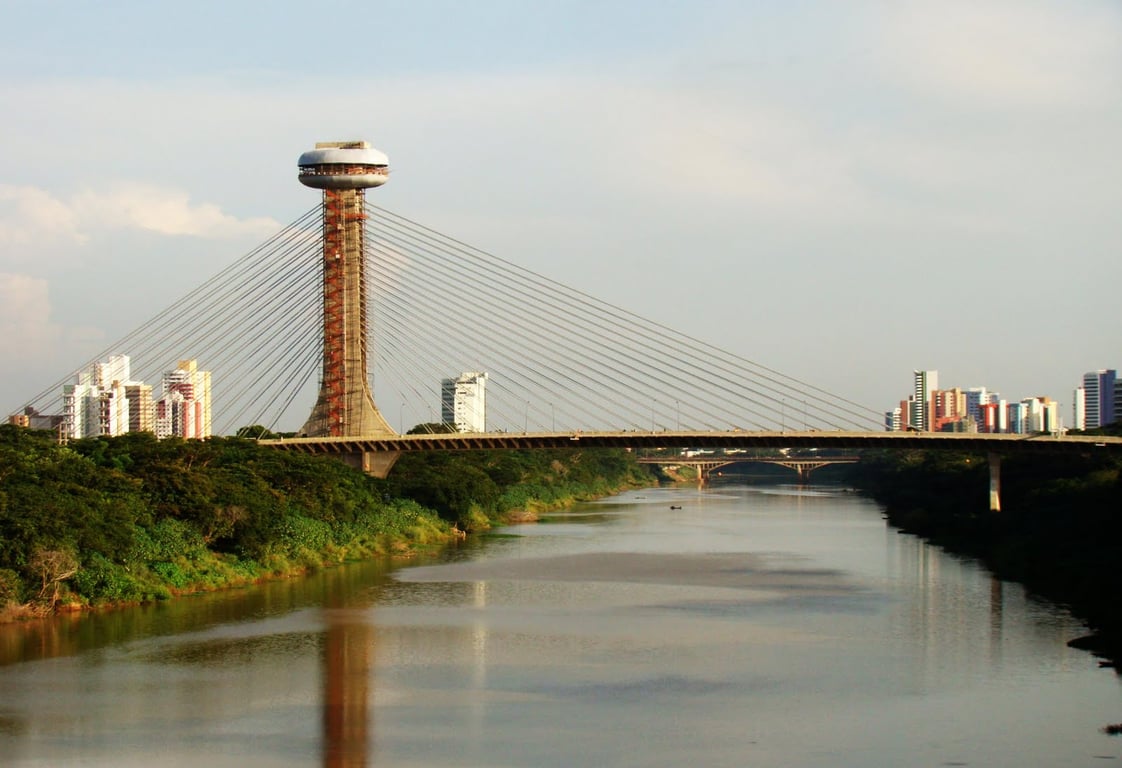 Ponte Estaiada João Isidoro França ao entardecer, Teresina PI