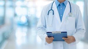 Profissional de saúde em corredor hospitalar