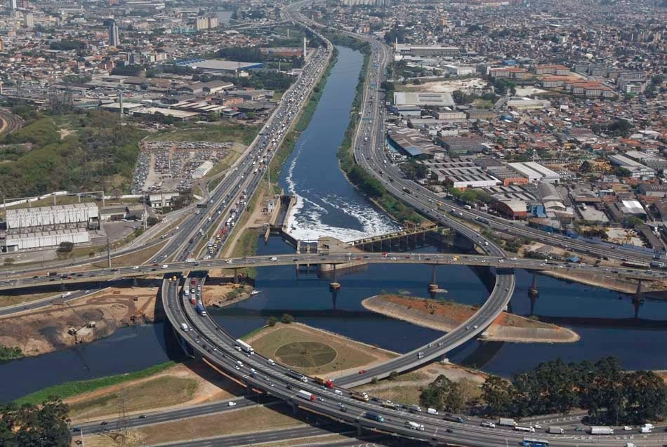 Vista aérea da paisagem urbana de Sumaré SP, destacando vias e áreas industriais ao fim da tarde.
