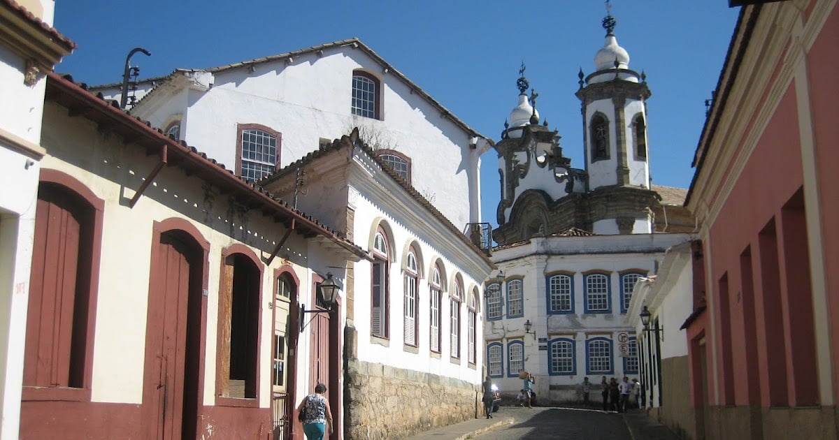 Centro histórico de Baependi MG, com casario colonial e montanhas ao fundo