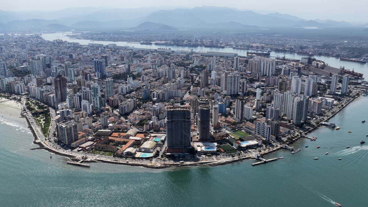 É uma imagem do post com o título Concurso Prefeitura de Santos SP abre 228 vagas com salários de até R$12.163