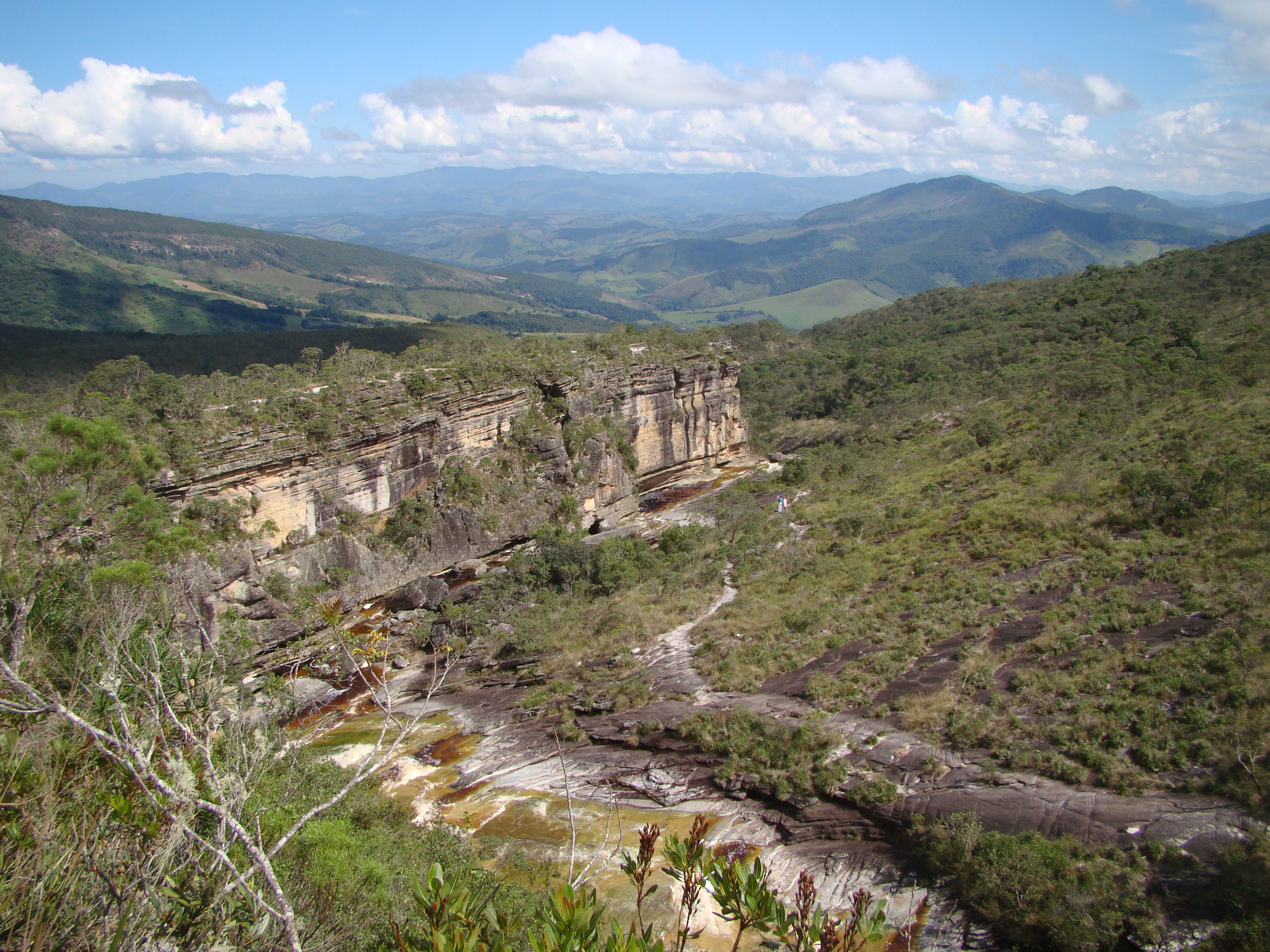 Parque Estadual da Serra do Papagaio, na região de Baependi MG, com montanhas e vegetação de Mata Atlântica