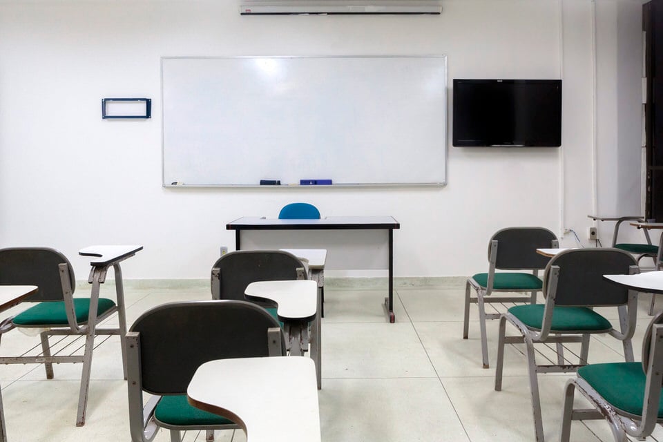 Sala de aula universitária moderna