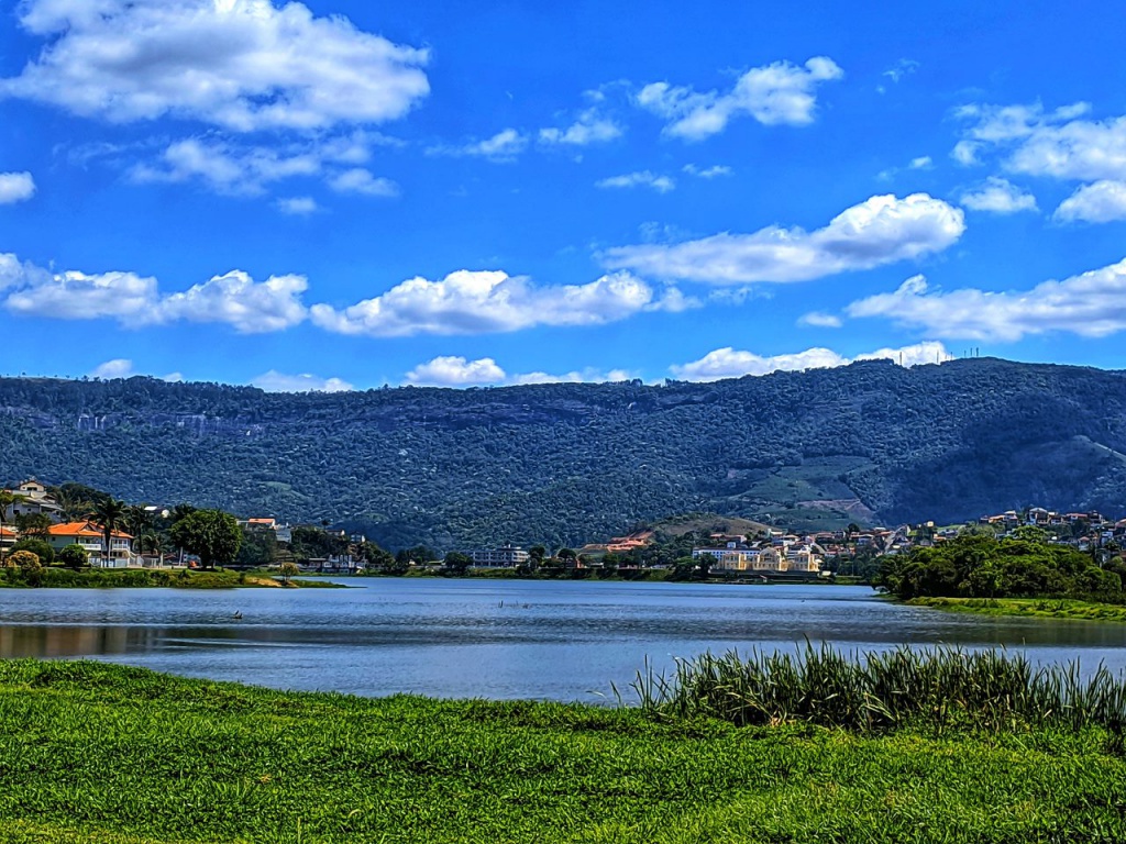 Parque das Águas de Lambari MG, no Circuito das Águas, em dia ensolarado