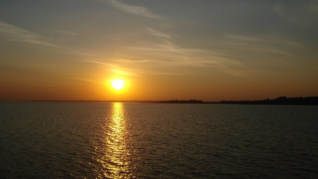 Pôr do sol no Rio Paranapanema, no Pontal do Paranapanema