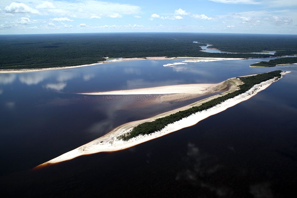 Margens do Rio Negro em Novo Airão