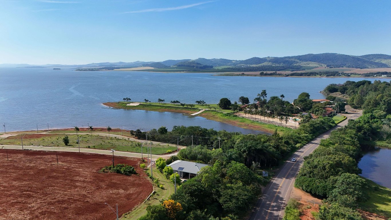 Vista aérea da Represa de Furnas, em Carmo do Rio Claro MG