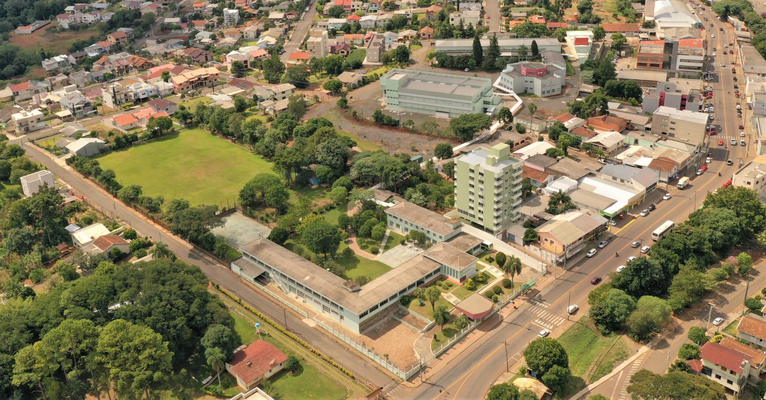 Foto aérea do IFRS Campus Erechim RS, com prédios e áreas verdes