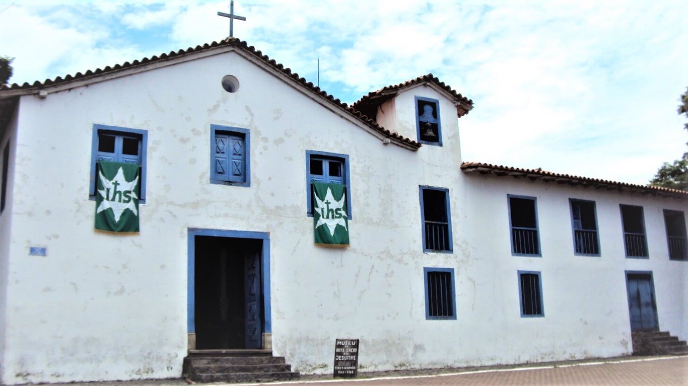Centro histórico de Embu das Artes ao entardecer