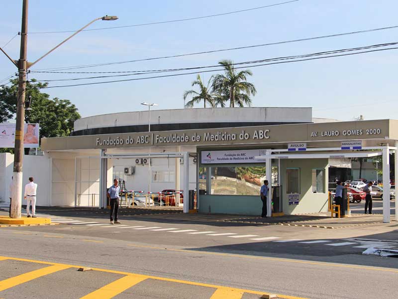 Cena de campus universitário no ABC Paulista