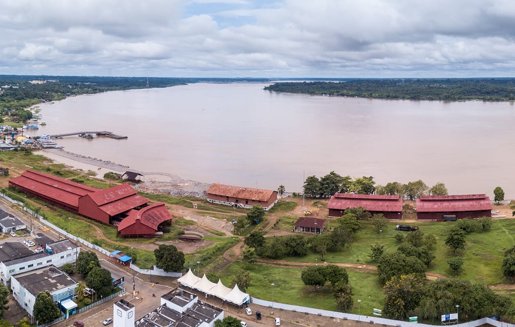 Vista aérea de Porto Velho e Rio Madeira ao entardecer