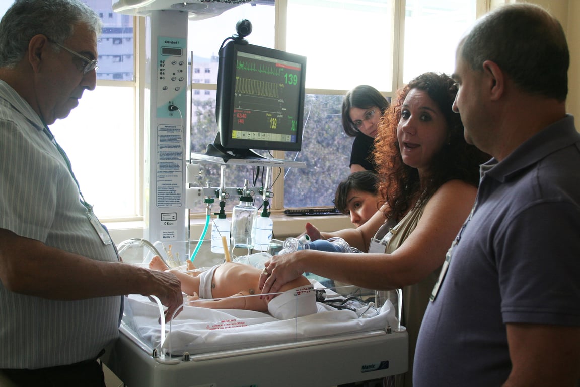 Simulação clínica em laboratório (imagem ilustrativa)